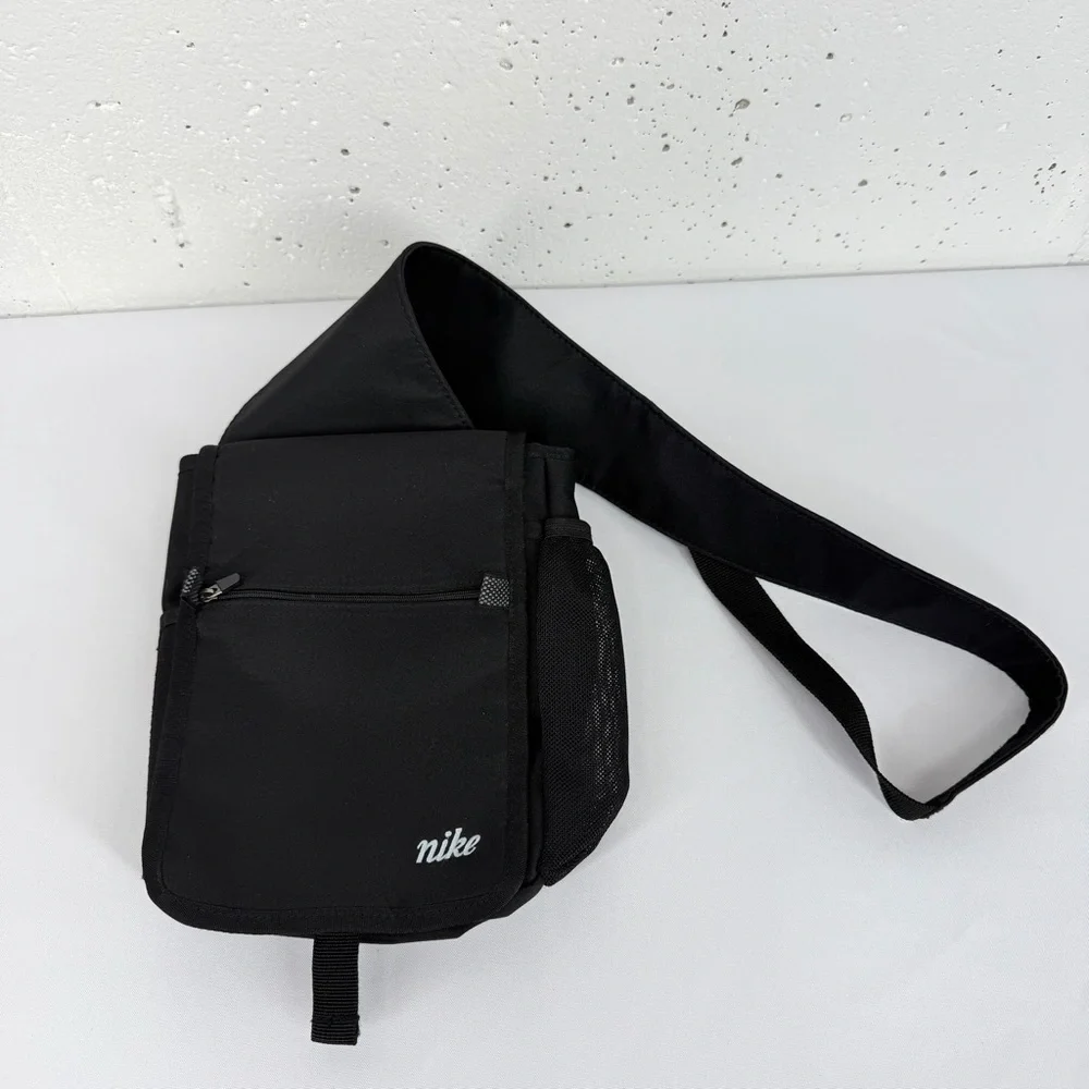 Vintage Nike Black Crossbody Sling Bag